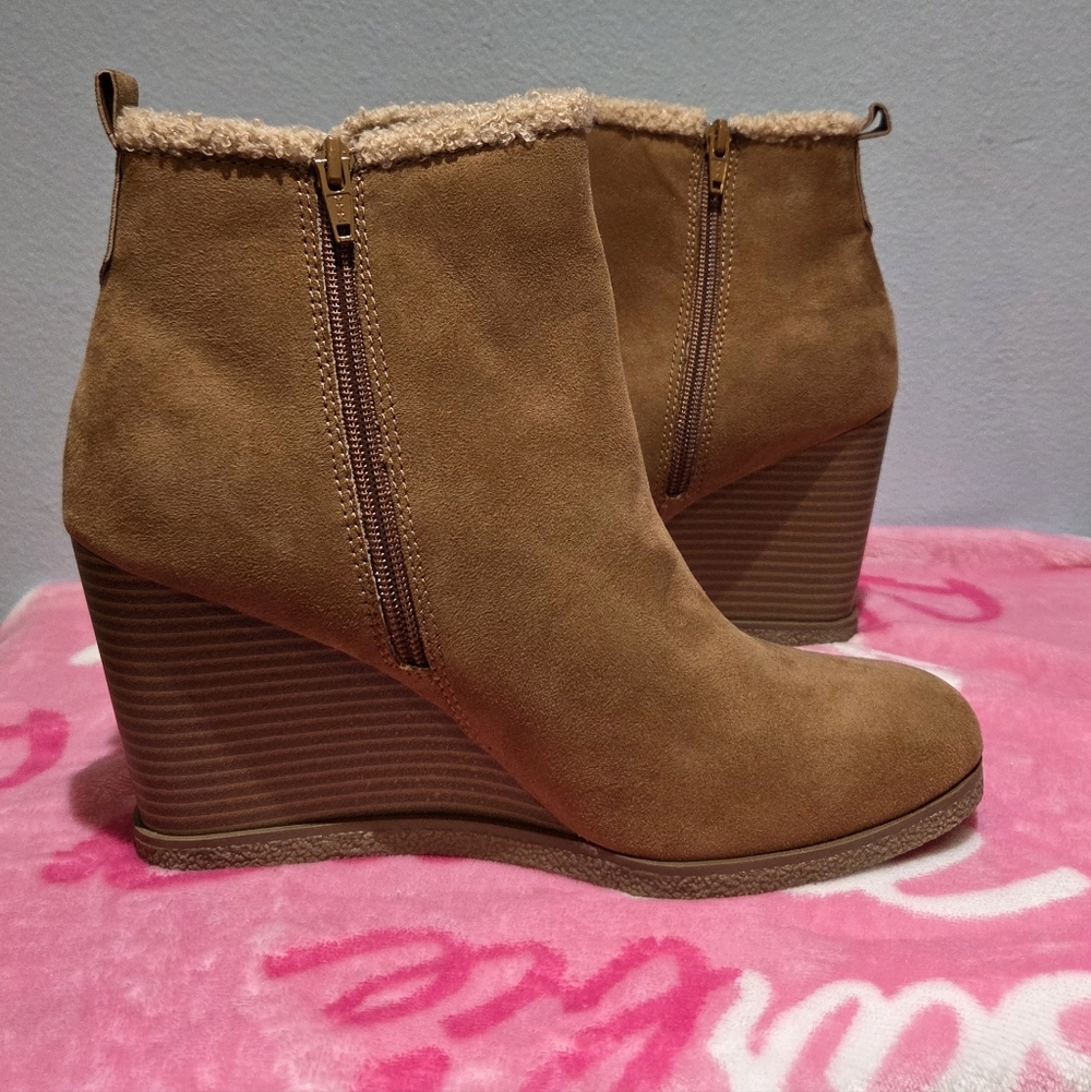 Sun & Stone Women's Camillia Tan Faux Suede Wedge Ankle Boot, Size 9.5M - Picture 6 of 10